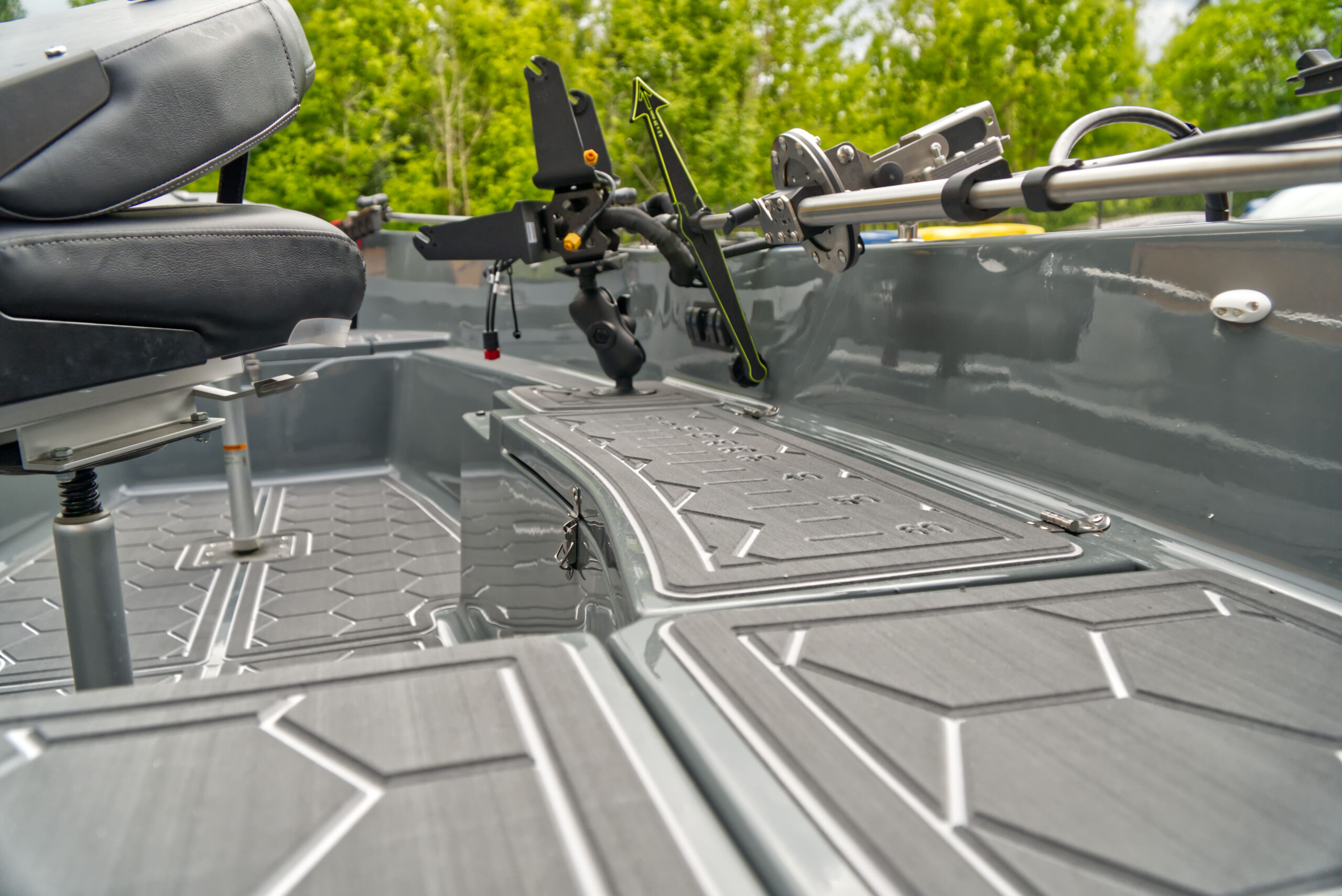 Podłoga EVA na łodzi wędkarskiej